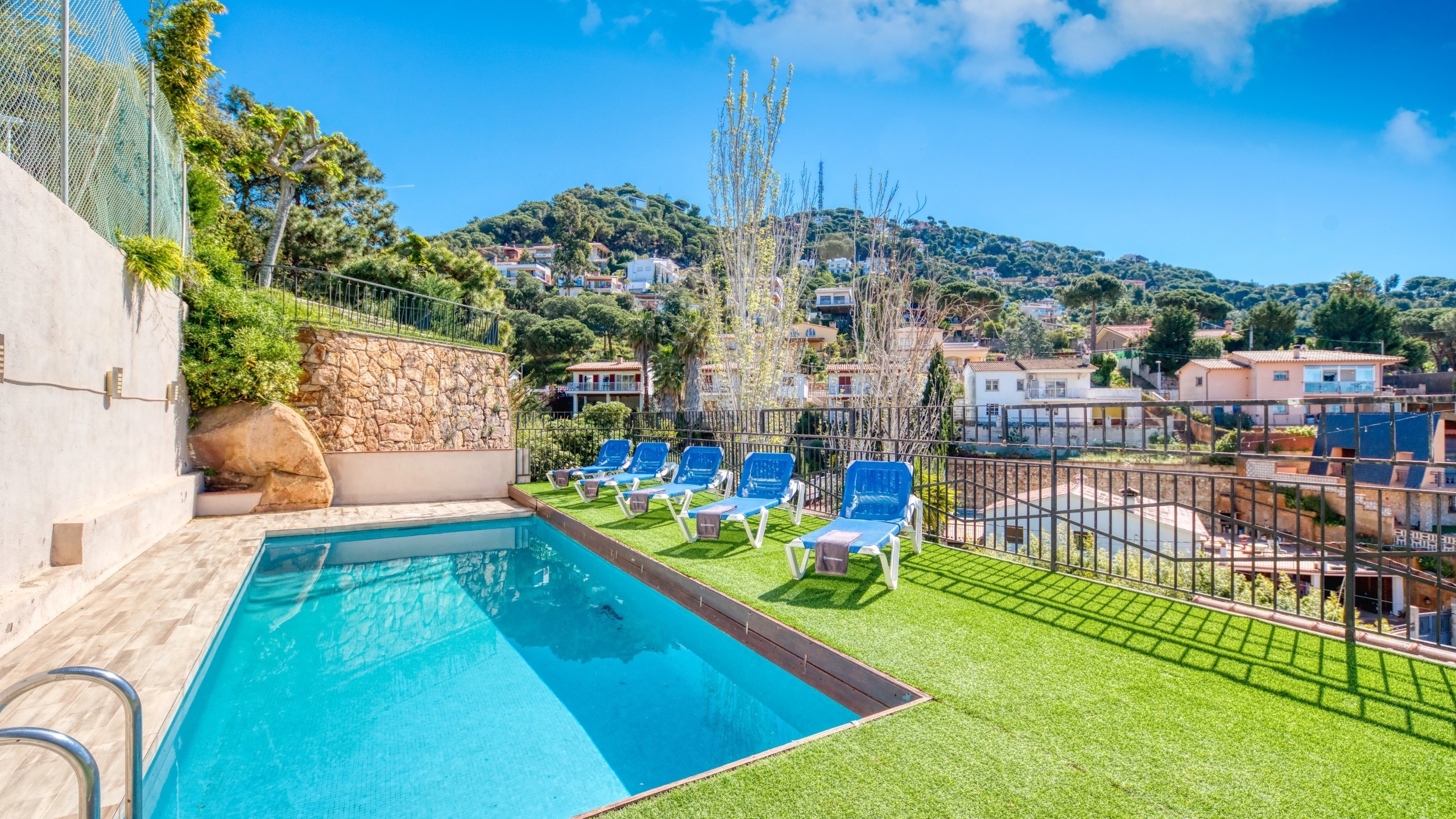 Holiday villa Costa Brava Spain - Villa Donna - Sunbeds