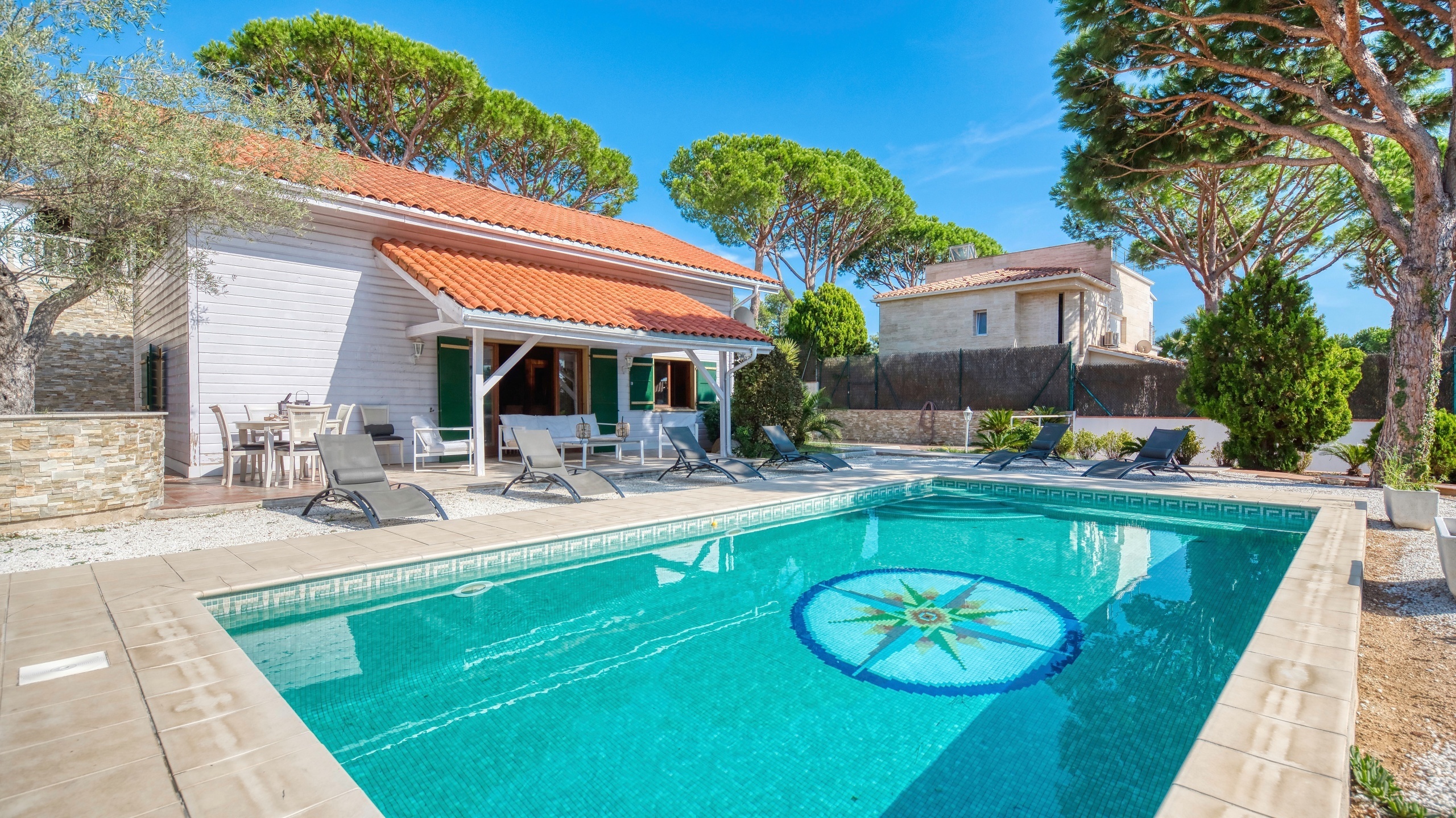 Holiday villa Costa Brava Spain - Villa PrimaDonna - Swimming pool