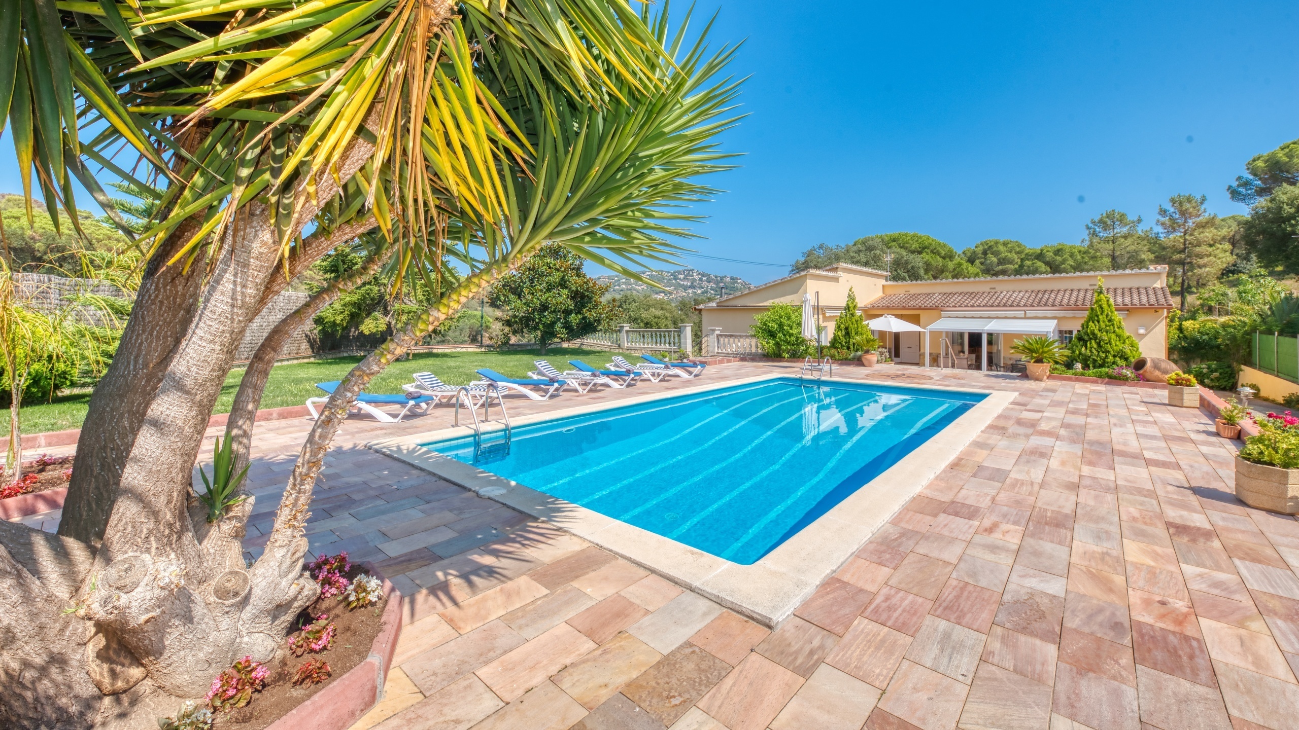 Holiday villa Costa Brava Spain - Villa Miro - Swimming pool