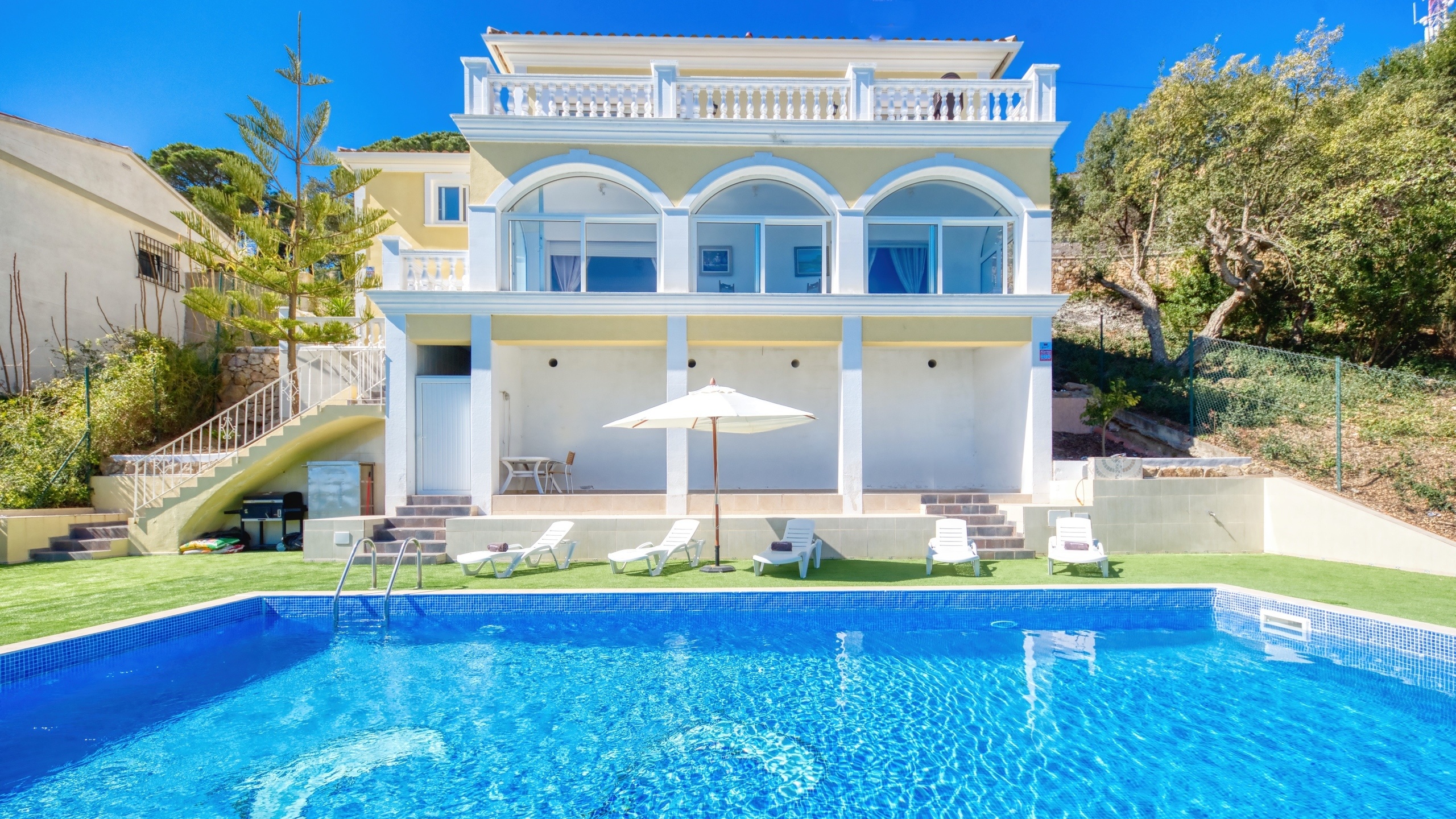 Holiday villa Costa Brava Spain - Villa Sunrise - Swimming pool