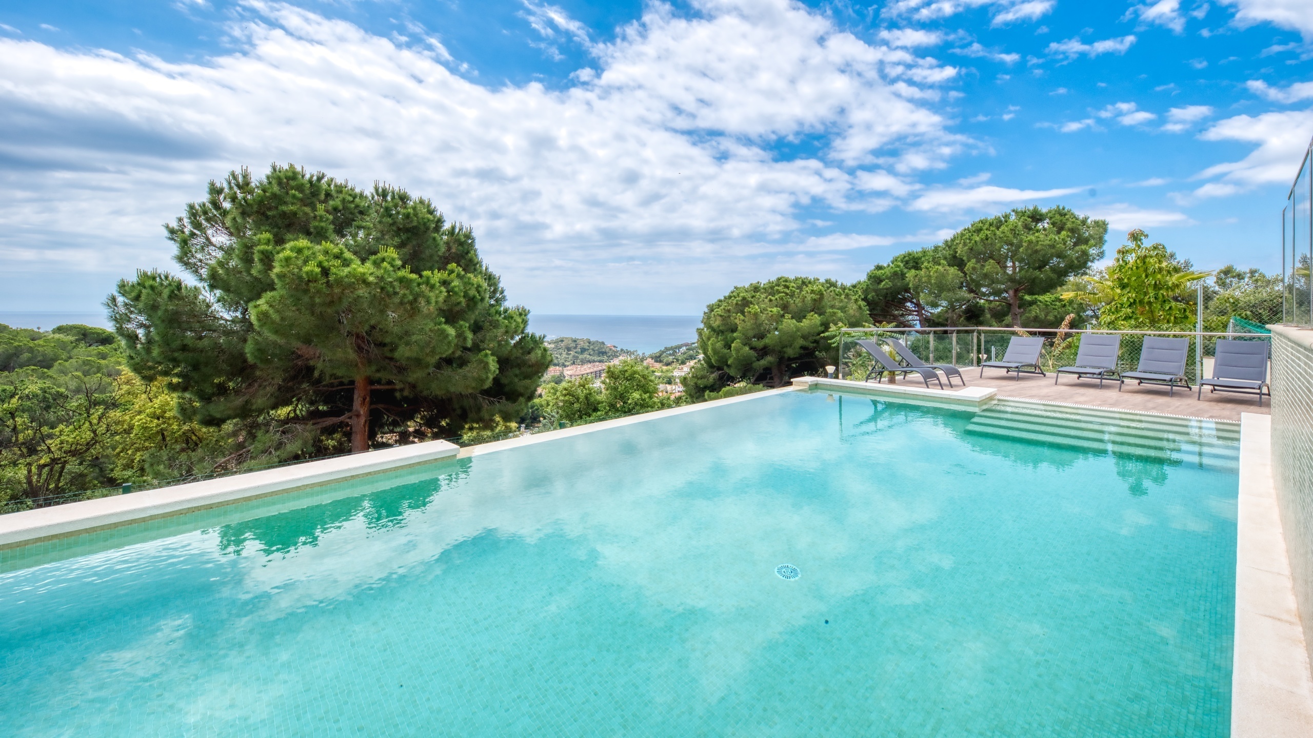 Holiday villa Costa Brava Spain - Villa BellaVista - Swimming pool